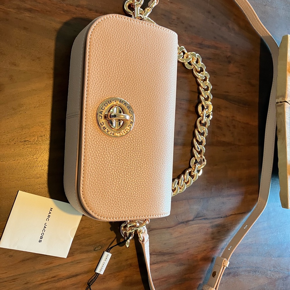 Marc Jacobs Blush Crossbody Bag with Gold Chain - Picture 4 of 9
